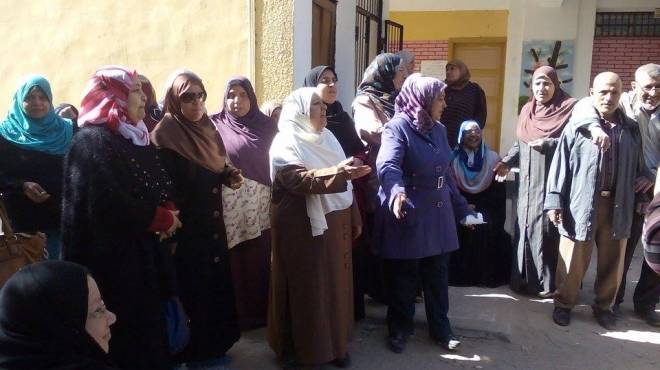 مدرسو القناطر الخيرية يدخلون في اعتصام بعد سرقة رواتبهم