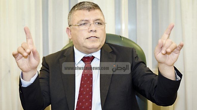 وزير الاتصالات يغادر القاهرة لحضور مؤتمر 