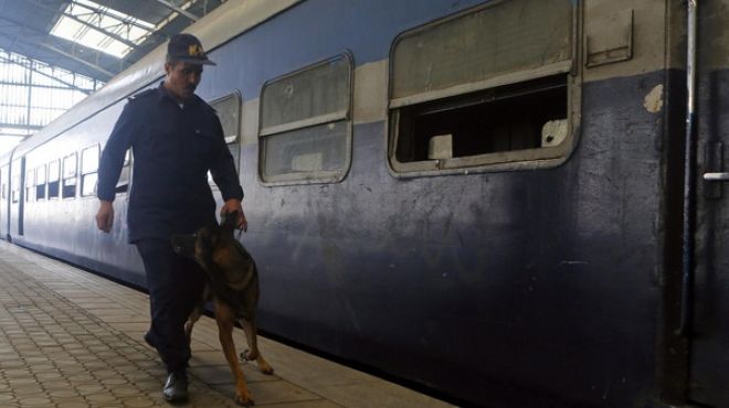 عاجل| تعطل حركة القطارات بسبب انفجار بمزلقان المغاربة في بني سويف