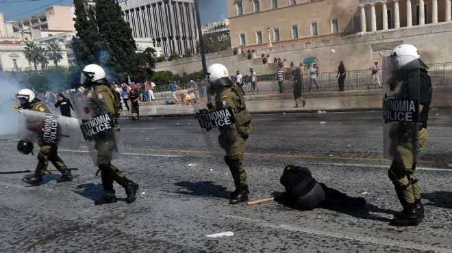 بالصور| مظاهرات تدعو للإضراب العام في اليونان تتحول لأعمال عنف