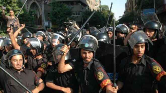 ضباط وأمناء شرطة يغلقون مديرية أمن كفر الشيخ للمطالبة بإقالة وزير الداخلية