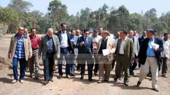 محافظ الشرقية يخاطب وزير الداخلية لإقالة عمدة قرية تعدى على أرض زراعية