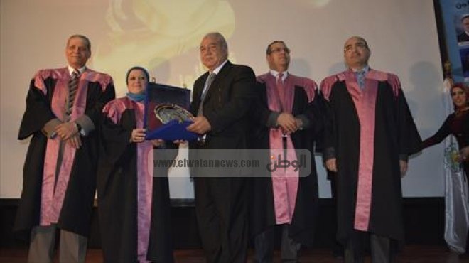 بالصور| جامعة المنصورة تكرم 52 عالما وباحثا في احتفالها بعيد العلم 