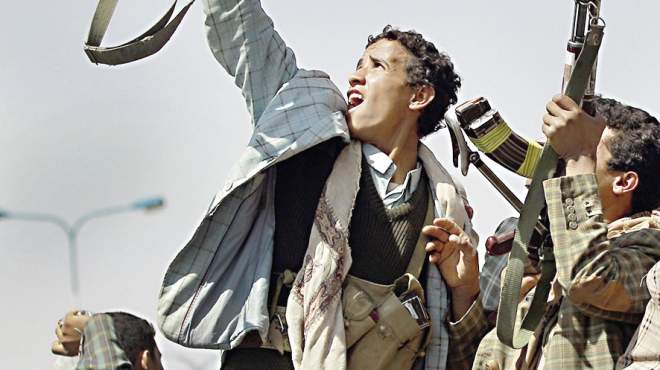مقاتلات التحالف العربي تقصف مواقعا للحوثيين في مطار عدن وجزيرة العمال