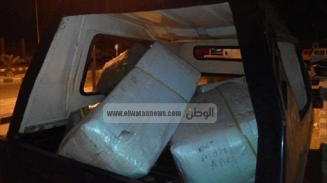 ضبط سيارة بسيوة على متنها 16 كرتونة بضائع مهربة من ليبيا