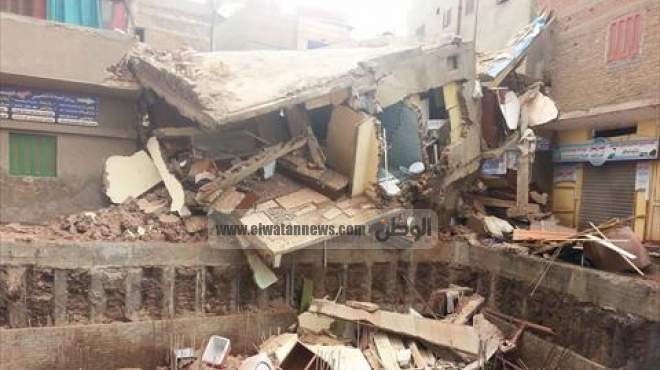 انهيار منزل بالقرب من ميدان الساعة في دمنهور 