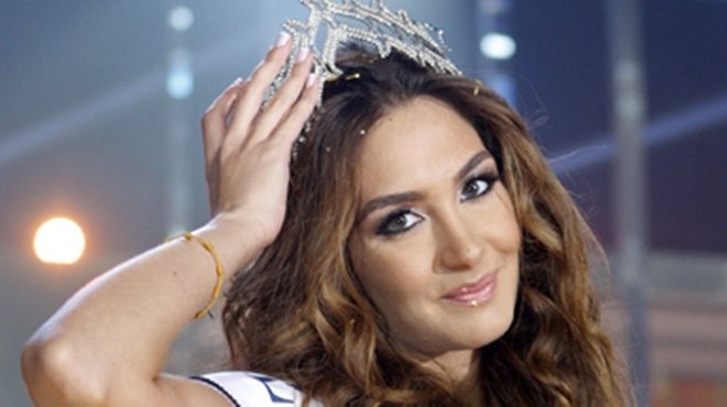 رينا شيباني ملكة جمال لبنان للعام الحالي وشقيقتها الوصيفة