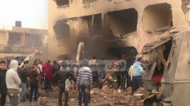 مسلحون يفجرون مدرسة وعمارة سكنية في جنوب الشيخ زويد