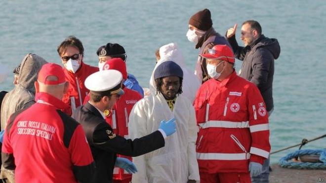 إنقاذ 3500 مهاجر قبالة السواحل الليبية ونقلهم إلى إيطاليا
