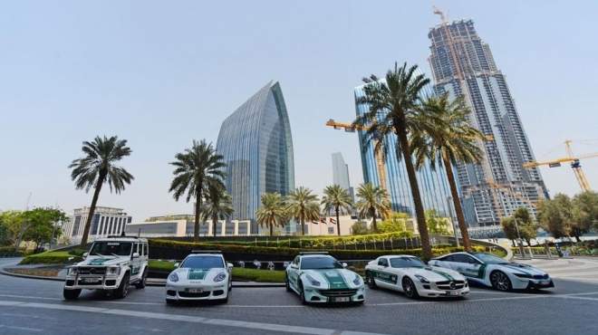 بالفيديو والصور| شرطة دبي تستخدم أفخم سيارات العالم للدوريات الأمنية