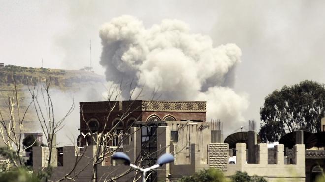 عاجل| طيران التحالف يدمر آليات وعربات عسكرية للحوثيين في عدن