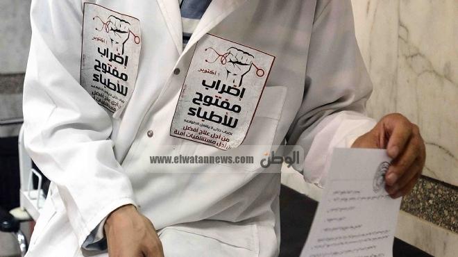 نقابة أطباء الإسماعيلية تؤكد استمرار الإضراب وترفض محاولات فضه بالقوة
