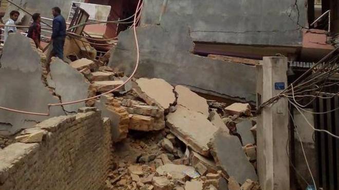بالصور| انهيار المباني إثر زلزال بقوة 7.7 ريختر في نيبال 