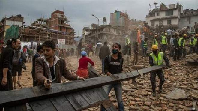 المساعدات تواجه تحديات لوجستية بعد الزلزال المدمر في النيبال