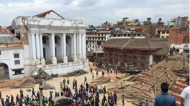 نيبال تسعى للحصول على مروحيات لنقل المساعدات إلى ضحايا الزلزال