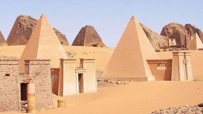 أهرامات السودان تعاني من التجاهل.. والعقوبات تعيق السياحة