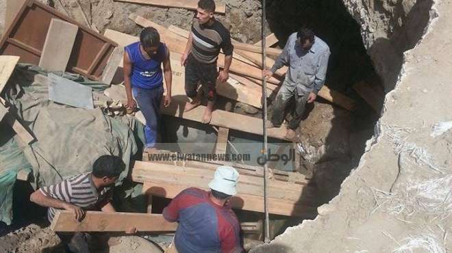 التحقيق مع صاحب مخزن أخشاب ينقب عن الآثار في أرض بدمياط