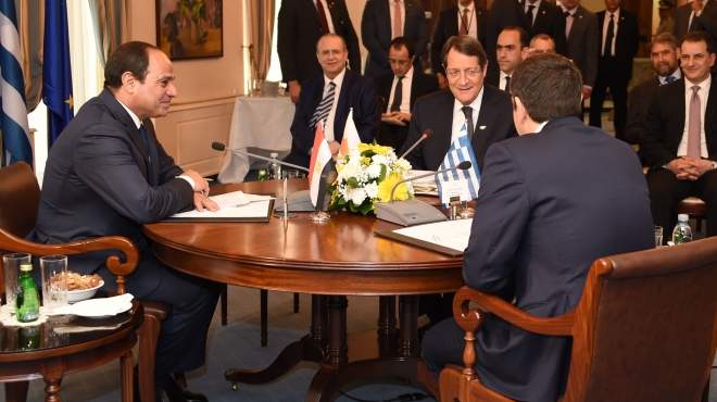 رئيس وزراء اليونان يدعو السيسي ونظيره القبرصي لعقد قمة ثلاثية في أثينا