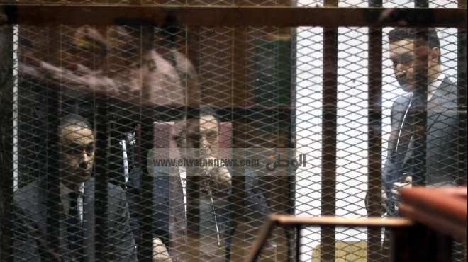 محامٍ بالنقض: مبارك ونجلاه عليهم مدد حبس باقية في 