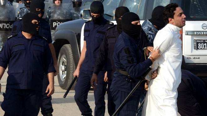  الشرطة الكويتية تفرق متظاهرين معارضين بالغاز المسيل للدموع