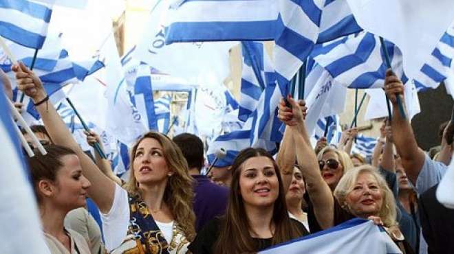 أنصار الحكومة اليونانية يحتشدون في أثينا للاحتفال بنتائج الاستفتاء