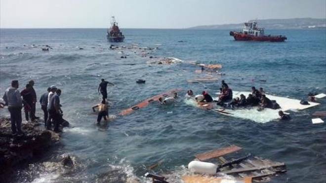 عاجل| القوات البحرية تنقذ طاقم السفينة الغارقة في البحر الأحمر