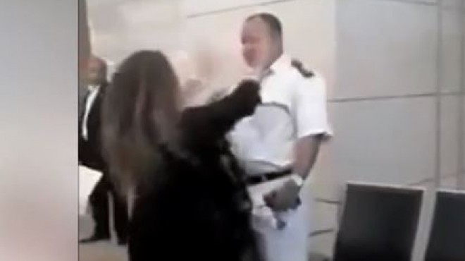 بالفيديو| الجزء الثاني من اعتداء سيدة المطار على الضابط: هقلعلكوا ملط