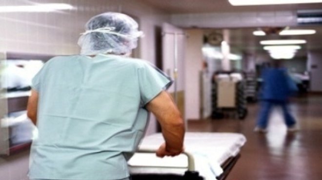 مستشفى معهد ناصر يستقبل جثتين مجهولتي الهوية من حادث 