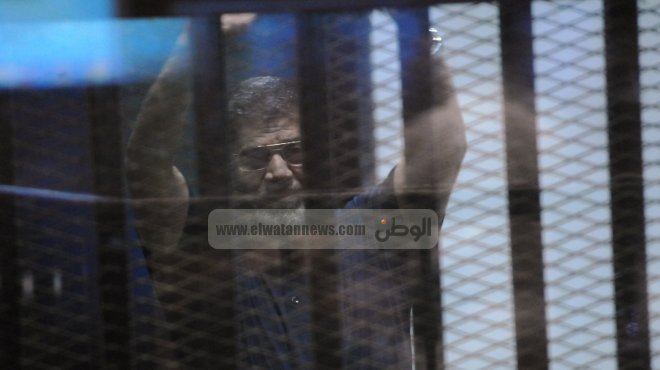 مرسي يصل أكاديمية الشرطة لنظر أولى جلسات محاكمته بتهمة 