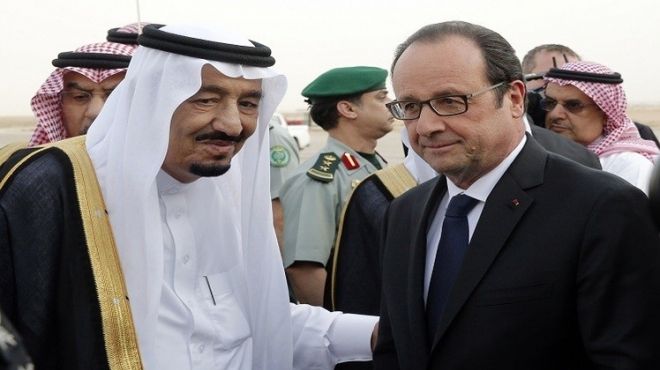 تظاهر 5 سيدات عاريات الصدر بالقرب من فيلا ملك السعودية في فرنسا