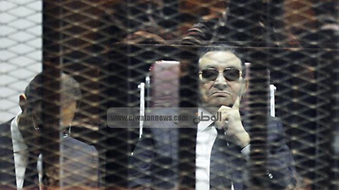 تعرف على اتهامات النيابة العامة لمبارك ونجليه في قضية 