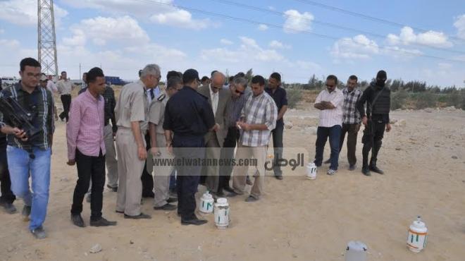 بالصور| مدير أمن أسيوط يتفقد موقع انفجار برج كهرباء قرية الأنصار