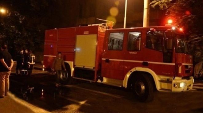 8 سيارات إطفاء تسيطر على حريق مصنع مراتب في الشرقية