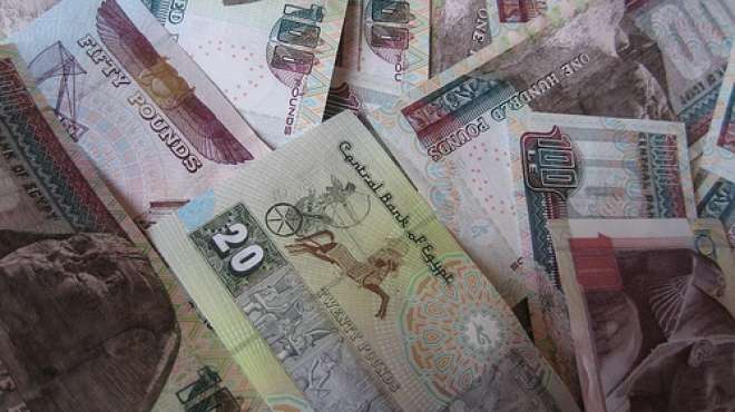 كيف ستتعامل الحكومة مع أزمة ارتفاع سعر الدولار أمام الجنيه المصري؟
