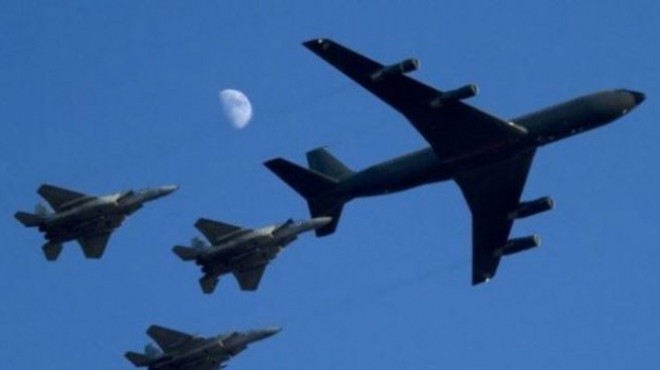 أنباء عن مرافقة مقاتلات حربية لطائرة فرنسية للهبوط بمطار 