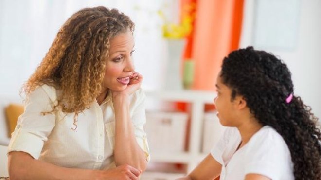 5 نصائح لإعداد ابنتك للتغيبرات الجسمانية في فترة المراهقة