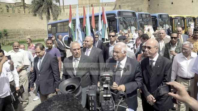 محافظ القاهرة: خطوط ميني باص بالمجان من التحرير للترجمان بدءا من الغد