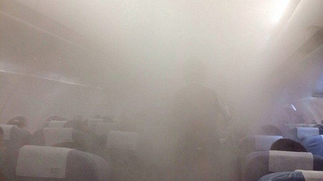 بالصور| إلغاء رحلة طائرة صينية بسبب انتشار البخار بكثافة عالية