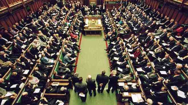 في بريطانيا.. التصفيق داخل البرلمان 