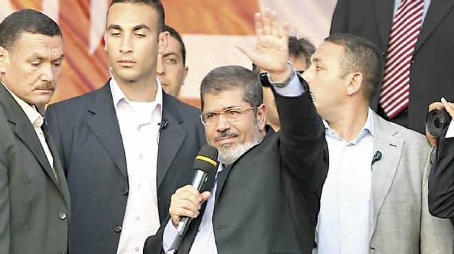 مصادر: «مرسى» سيعقد لقاءات دورية مع أصدقائه فى «الإخوان»