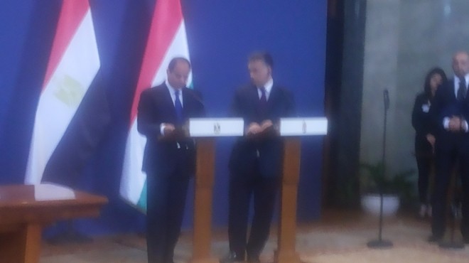 السيسي يصل مقر البرلمان المجري