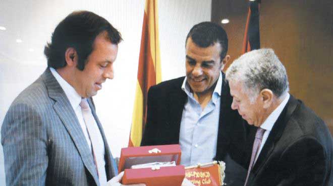 رئيس إسبانيول يدعو حمدي ومرتجى والإعلاميين لمأدبة غداء