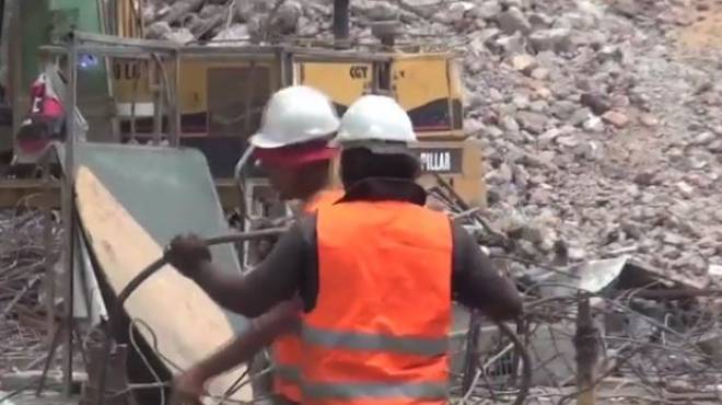 بالفيديو| العمل يجري على قدم وساق لهد مبنى 