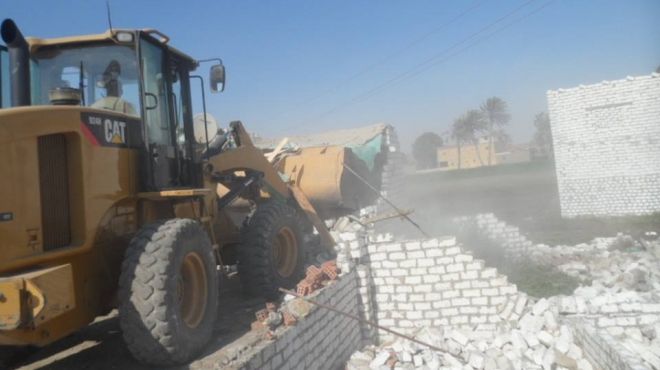 بالصور| إزالة 380 مخالفة إشغال طريق وتعد على أراض زراعية ببني سويف