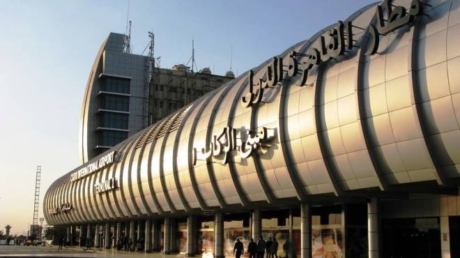 ترقية 104 من العاملين بمطار القاهرة الدولي