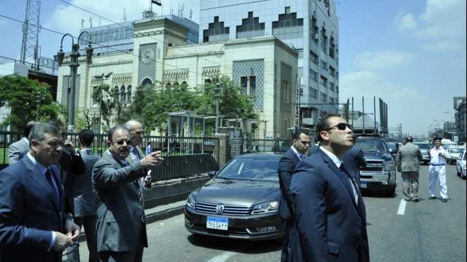 بالفيديو| في جولة مفاجئة..وزير الداخلية ينقل مأمور قسم الأزبكية ونائبه