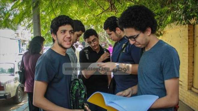 فرحة بين طلاب الثانوية العامة بالإسكندرية لسهولة امتحان 
