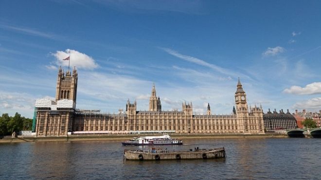 بالصور| القبض على طالبين خططا لتفجير مبنى البرلمان البريطاني