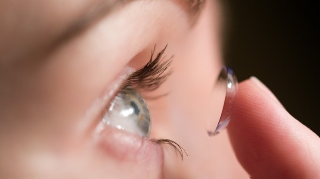  عدسات لاصقة متطورة لسرعة توصيل الدواء للعين بين مرضى 