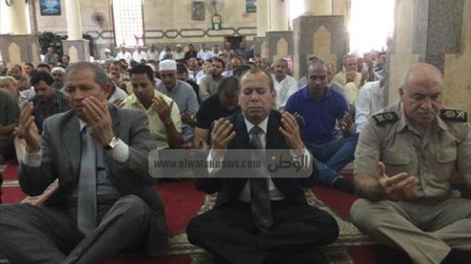 بالصور| محافظ دمياط في جنازة شهيد سيناء: علينا مساندة الجيش والشرطة